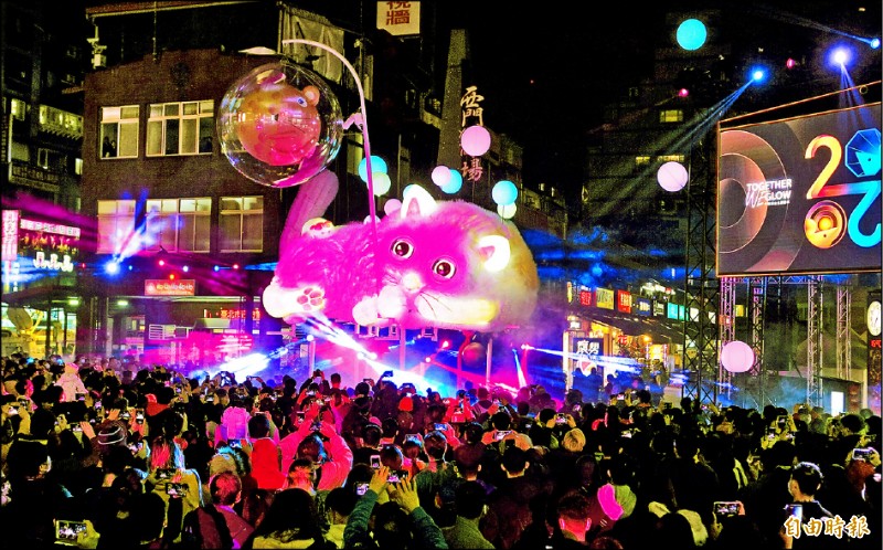 去年台北燈節因為疫情關係人數減少,圖為主燈躲貓貓。