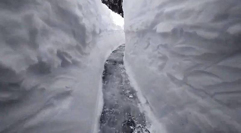 日本下暴雪!門前驚成「立山黑部大雪谷」 網友讚爆- 國際- 自由時報電子報