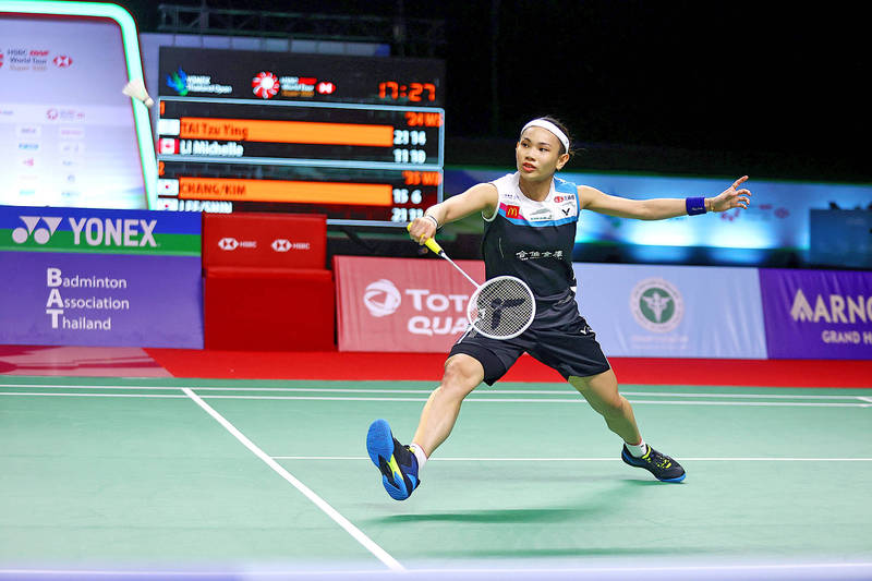 
Taiwan’s Tai Tzu-ying returns during her women’s singles match against Canada’s Michelle Li at the Thailand Open in Bangkok on Friday.
Photo courtesy of the Badminton Association of Thailand via CNA