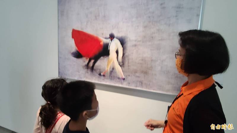 南美館以牛年為發想,推出「勁牛喜迎春」特展。(記者劉婉君攝) 南美館以牛年為發想,推出「勁牛喜迎春」特展。(記者劉婉君攝)