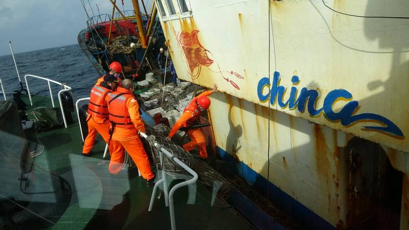 中國漁船入侵彭佳嶼捕魚海巡強勢登檢扣船 押回9人 基隆市 自由時報電子報