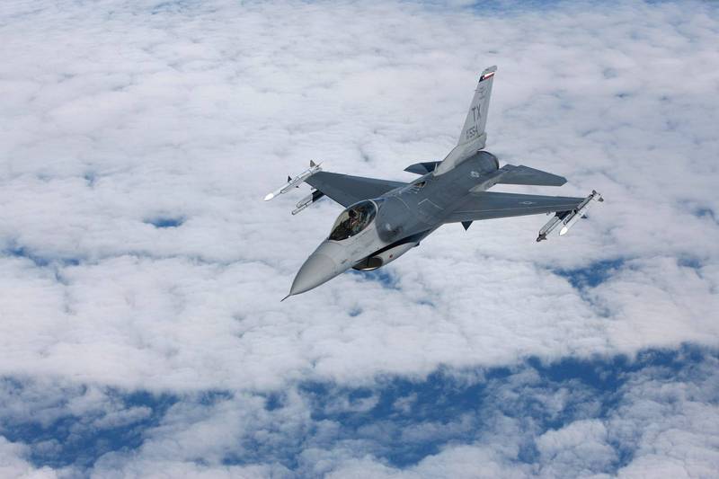 外媒近日有消息传出，美军「考虑」要再向洛马公司购入第4代战机F-16，目前正在讨论当中，图为美军F-16战机。（欧新社资料照）(photo:LTN)
