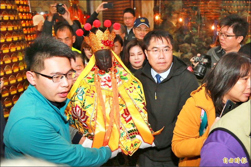 東山碧軒寺「正二媽」觀音佛祖，每年過年前返回「娘家」關子嶺火山碧雲寺 「過年」。圖為去年活動畫面。（資料照，記者楊金城攝）