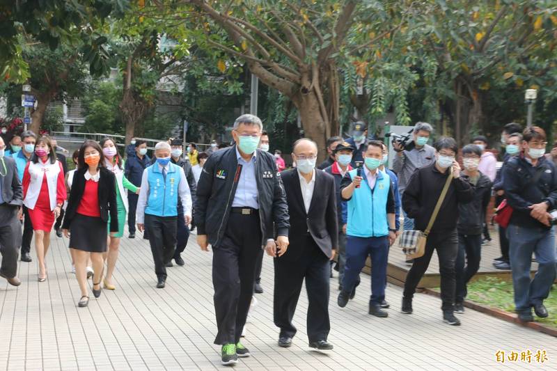 台北市長柯文哲今表示，目前北市居家檢疫達9688人，未來若整體破萬人，將對防疫量能造成壓力。（記者鄭名翔攝）