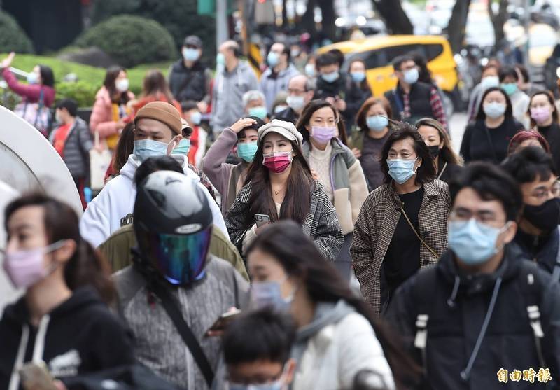 週四大陸冷氣團南下，預報員官欣平指出，這波冷空氣強度逼近強烈大陸冷氣團，白天各地還不會感受到明顯降溫，台北高溫約19度，中南部則變化不大，但週四下半天起北台灣越晚越冷。（資料照）