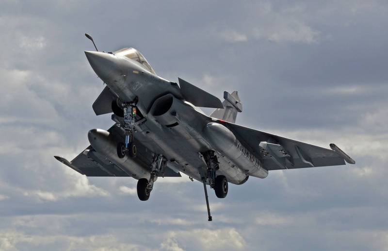 法国27日向印度交付3架飙风战机。图为同型机。（法新社档案照）(photo:LTN)