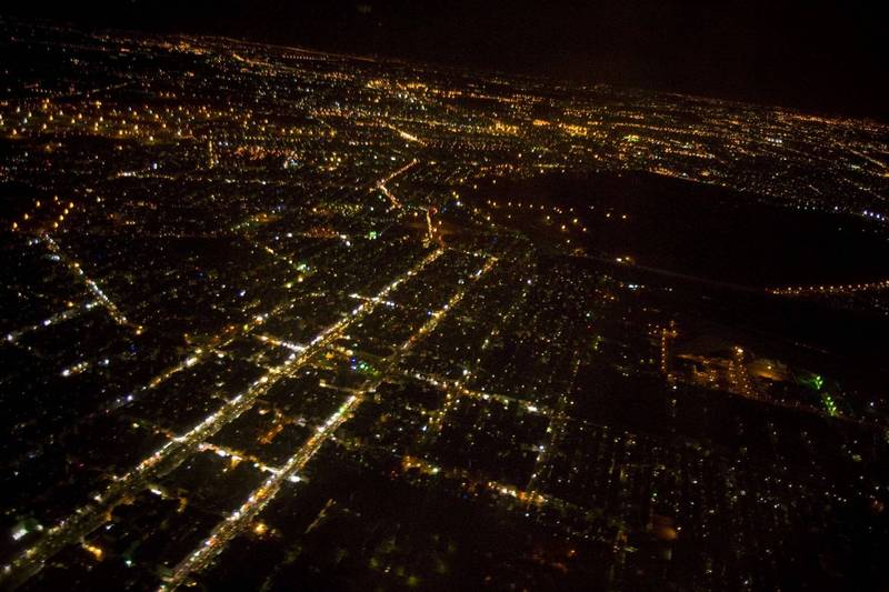 伊朗首都德黑蘭西部昨天深夜空襲警報大響。圖為德黑蘭夜景。（路透）