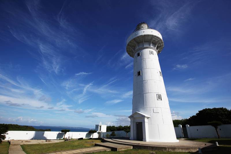 鵝鑾鼻燈塔百餘年來矗立台灣本島最南端。（航港局提供）