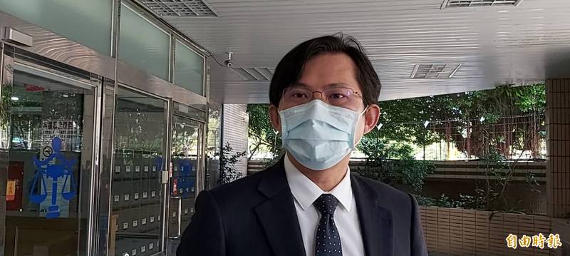 「館長」委任律師黃國昌今到法庭旁聽。（記者陳慰慈攝）
