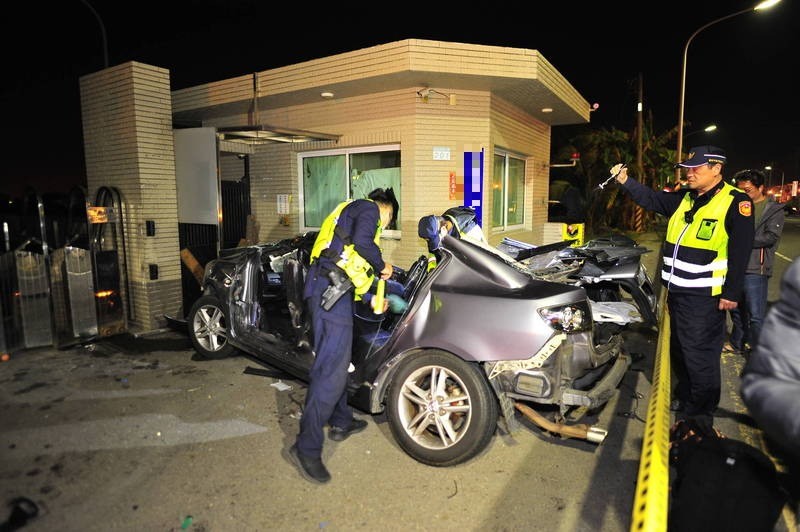 台南凌晨重大車禍 自小客撞工廠全車6死 - 臺南市 - 自由時報電子報