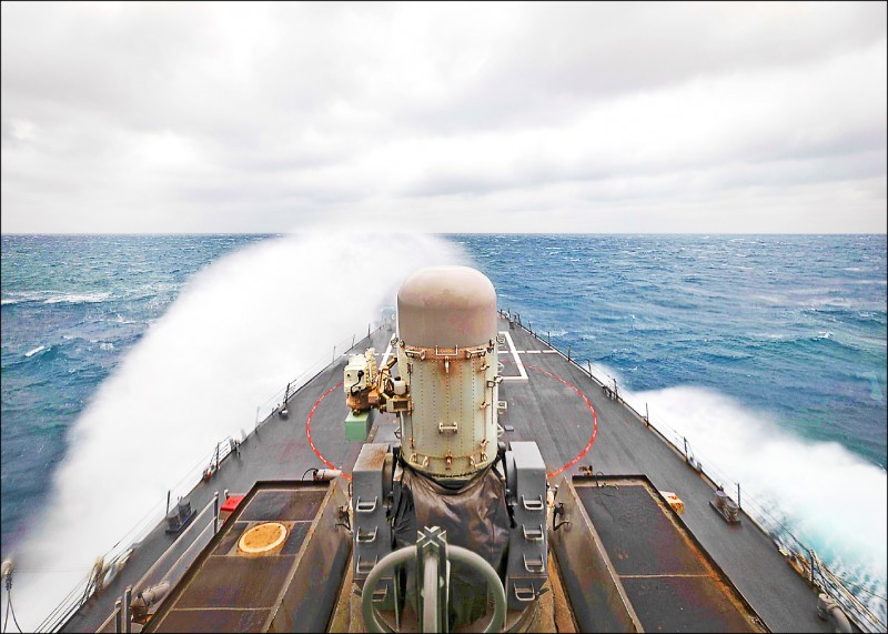 美國海軍飛彈驅逐艦「麥肯號」。（資料照，擷取自美國海軍第七艦隊官網）