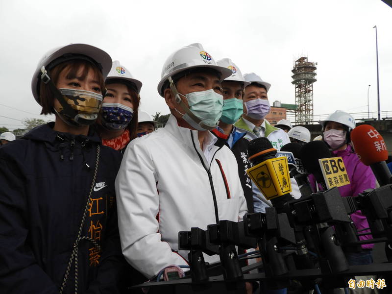 針對中央流行疫情指揮中心稱衛福部桃園醫院危機已經解除，新北市長侯友宜表示，仍不能掉以輕心。（記者賴筱桐攝）