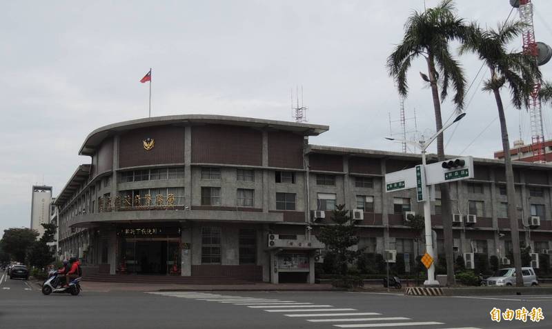 杜姓員警因包庇鄭姓同居女友經營應召站已被屏東縣警局停職。
（記者李立法攝）