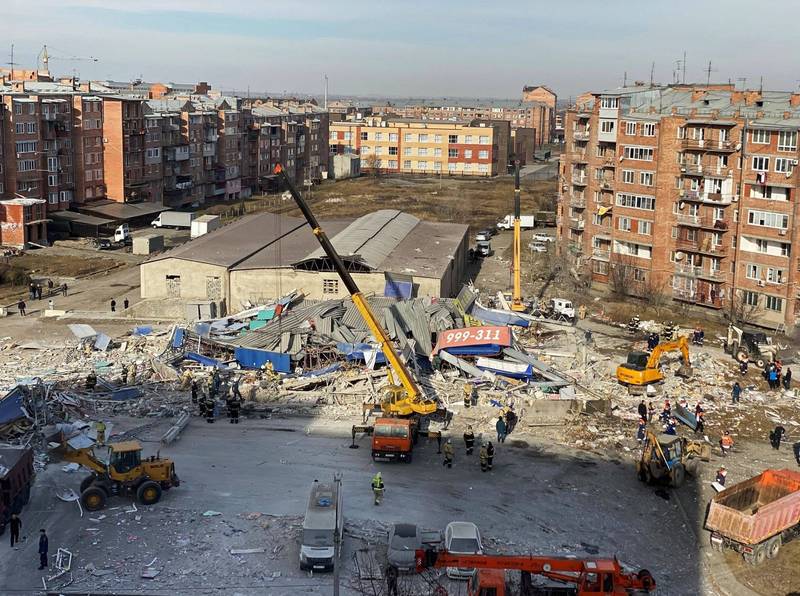 俄羅斯弗拉季高加索（Vladikavkaz）一處超市今（12日）營業前發生大爆炸，整間建築夷為平地。（路透）