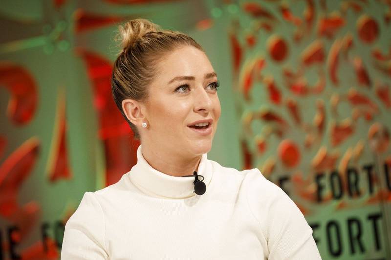 美國交友軟體Bumble共同創辦人赫德(Whitney Wolfe Herd),隨著公司上市後股價不斷飆升,身價也上漲至16億美元(約新台幣448億元),讓年僅31歲的她成為全球最年輕白手起家女性億萬富翁。(彭博) 美國交友軟體Bumble共同創辦人赫德(Whitney Wolfe Herd),隨著公司上市後股價不斷飆升,身價也上漲至16億美元(約新台幣448億元),讓年僅31歲的她成為全球最年輕白手起家女性億萬富翁。(彭博)