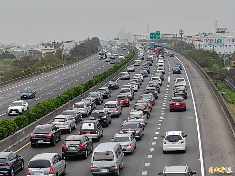 大年初三車潮大爆發國道中部 地雷 路段龜速行進 生活 自由時報電子報