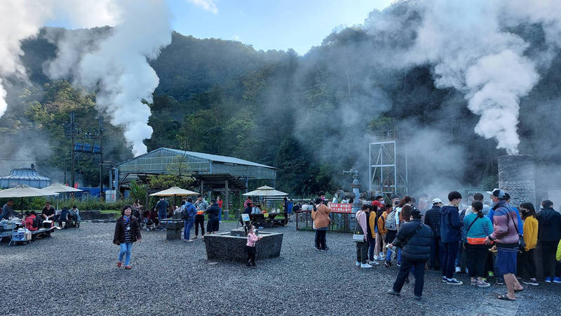 園區內湧現大量遊客。（宜蘭縣政府提供）