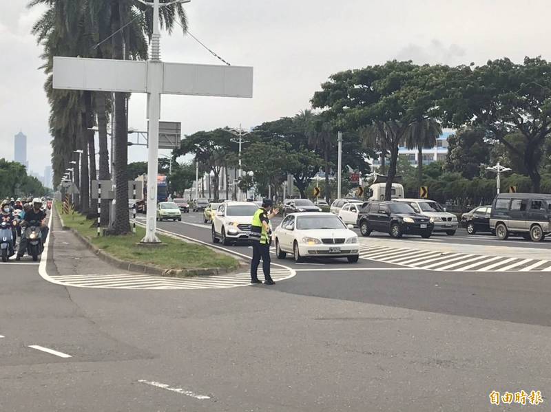 沿海路又寬又大，且車流量大，成為易肇事路段。（記者洪臣宏攝）