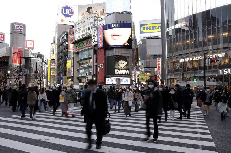 日本18日全境新增1537例確診，死亡病例增加76例。圖為東京街景。（彭博）