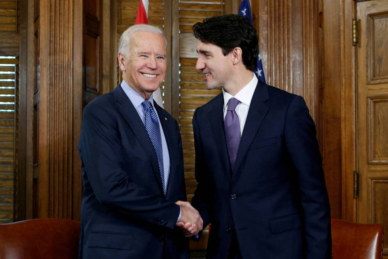美國總統拜登（左）和加拿大總理杜魯道（右）將於23日舉行雙邊線上會議。（路透資料照）