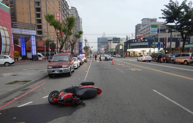 車禍現場。 （記者陳建志翻攝）