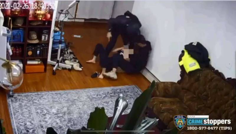 女性被害人不过去楼下倒个垃圾，谁知就此遭歹徒尾随闯入家中行抢。（翻摄纽约警方公开画面）(photo:LTN)