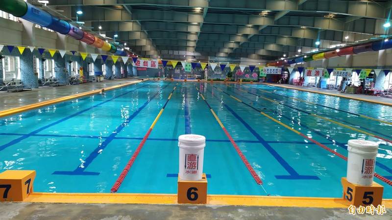 水情緊繃！新竹市政府宣布下週一、8日起公立游泳池暫停開放，也籲市民節約用水。（記者洪美秀攝）
