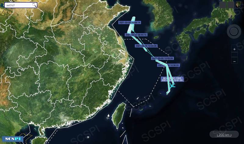 1架美軍RC-135S偵察機今天清晨飛赴黃海抵近執行偵察任務，距離中國領海最近時僅107.04公里（57.8浬）。（擷取自SCSPI推特）