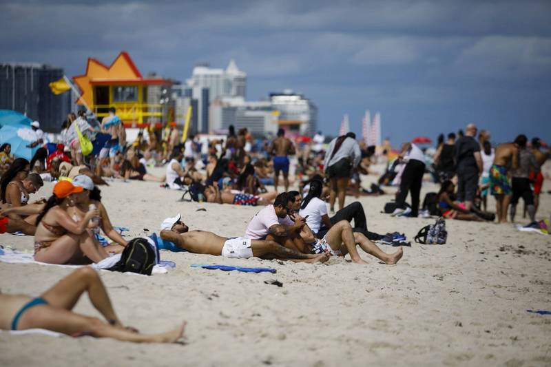 更南边的迈阿密海滩也挤满人潮。（彭博）(photo:LTN)