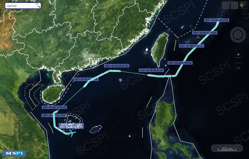 美國空軍1架RC-135W偵察機今早從日本沖繩起飛，經台灣東部空域後，由巴士海峽進入南海。（圖擷自SCS Probing Initiative推特）