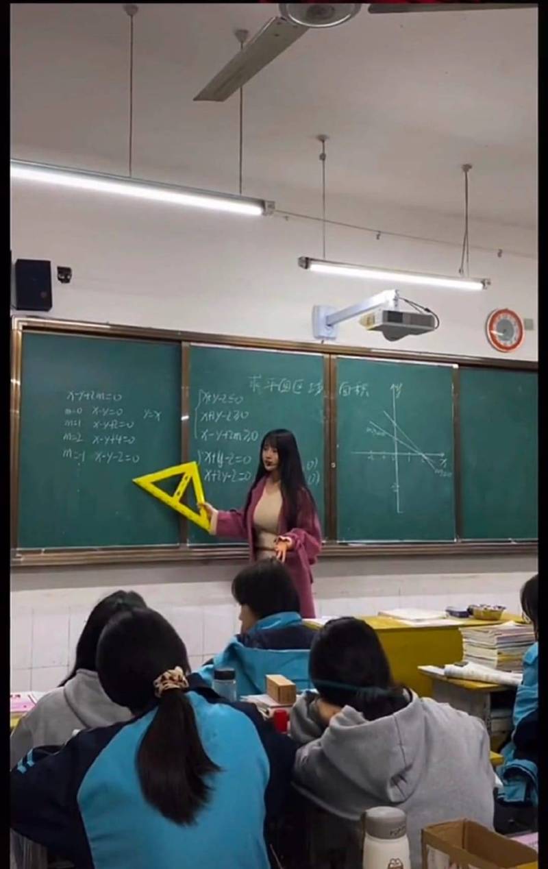 巨乳 学校