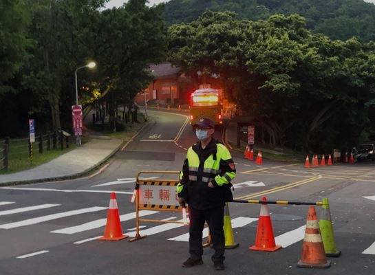 「陽明山第一公墓」周邊將在清明節前後進行交通管制。（記者劉慶侯翻攝）