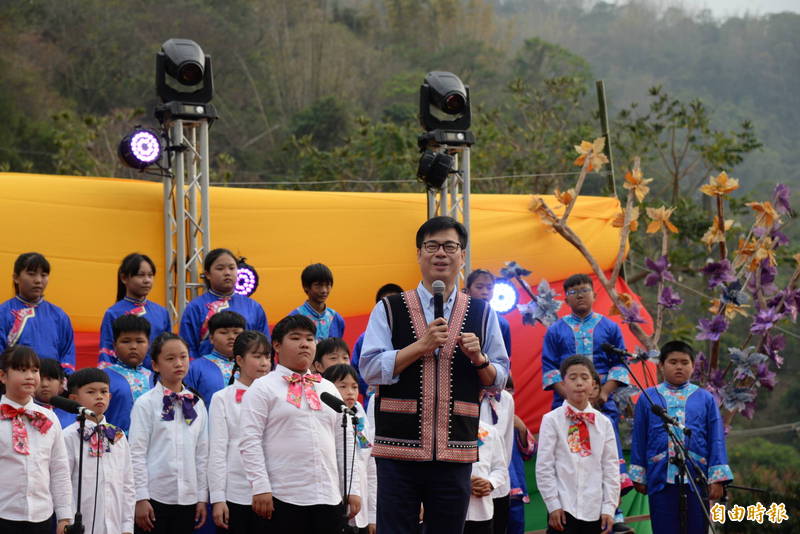 「嘎呼拉斯音樂節」在寶來國中操場熱鬧登場。（記者許麗娟攝）