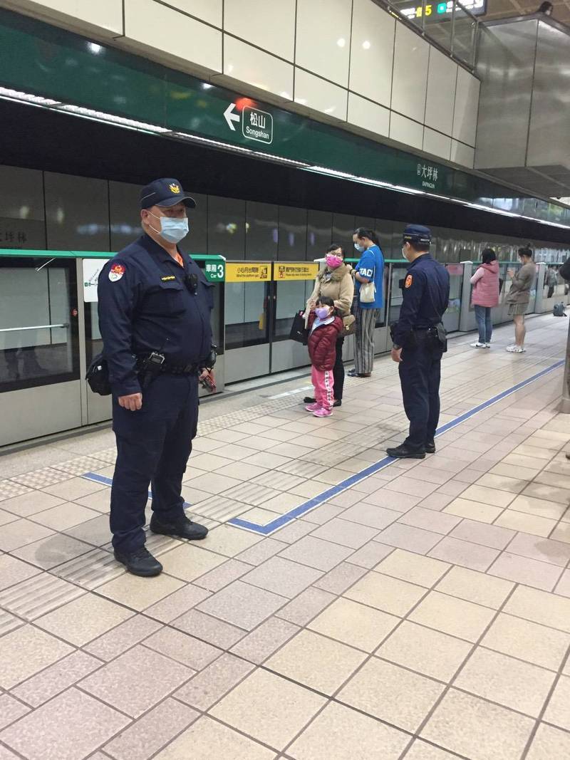 捷運大坪林站加強員警巡邏。（圖由北捷提供）