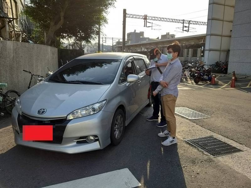 新竹區監理所為了保障乘客和合法計程車的權益，積極稽查取締白牌計程車業者。（新竹區監理所提供）