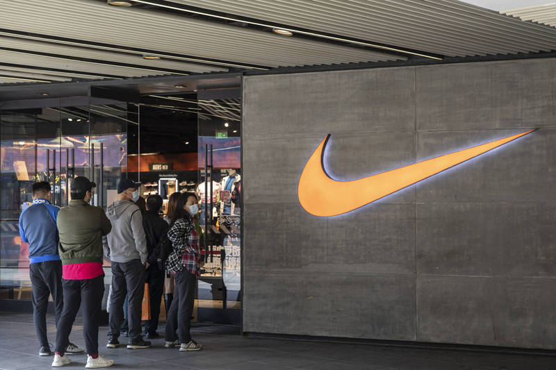 曾經表態不使用新疆棉花的運動廠牌Nike，遭到中國網友圍剿，揚言拒絕使用Nike的產品。（彭博資料照）