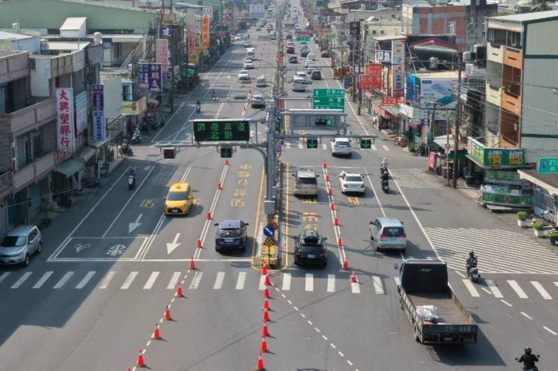 台一線枋寮南下路段已經進行調撥車道。（枋寮警方提供）