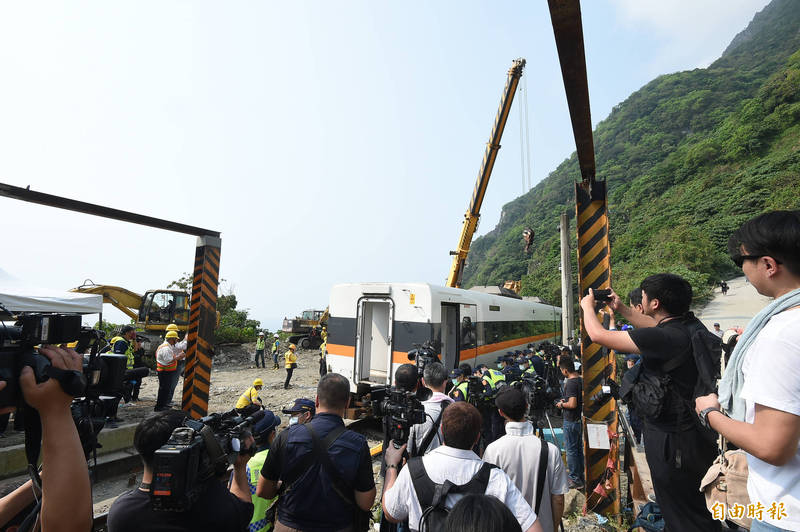 清明連假首日，台鐵太魯閣號出軌事故釀50死、178傷，台北市政府陸續清查，設籍台北市的市民目前有7名罹難者，傷者約26名。（記者塗建榮攝）