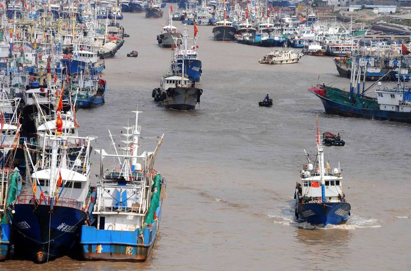 中國舟山群島海域一漁船沉沒，至少8死7失蹤。舟山市漁船示意圖，非事發船隻。（法新社）