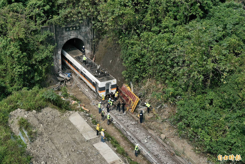 太魯閣號408次列車出軌，釀50人死亡；包括台高檢在內多個單位全力動員，願死者安息。（資料照）