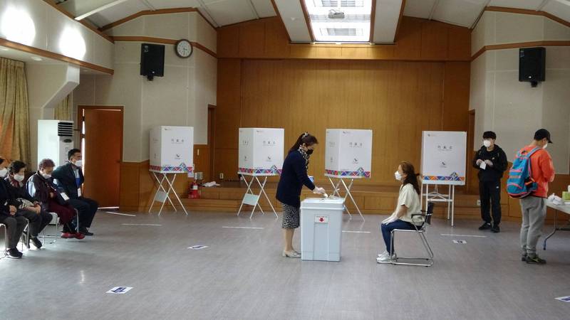 韓國首爾、釜山市長補選 出口民調:在野黨壓倒性勝利 - 國際 - 自由時
