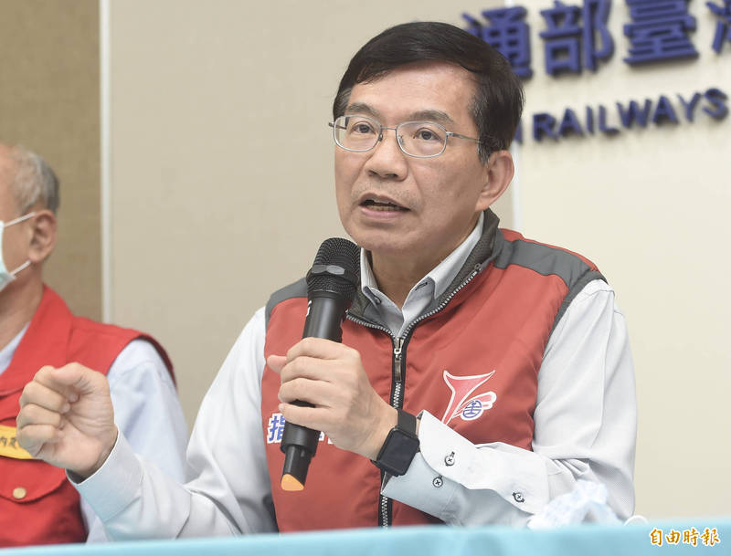 台鐵太魯閣號撞工程車出軌事故,釀50死、逾200傷,交通部長林佳龍前日已送出紙本辭呈,外界關心後續誰會接任部長一職,並點名交通部鋼鐵人次長王國材很有機會接班。王國材聽聞後,緊張地連說三次沒有。(資料照) 台鐵太魯閣號撞工程車出軌事故,釀50死、逾200傷,交通部長林佳龍前日已送出紙本辭呈,外界關心後續誰會接任部長一職,並點名交通部鋼鐵人次長王國材很有機會接班。王國材聽聞後,緊張地連說三次沒有。(資料照)