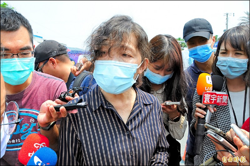 花蓮地檢署檢察長俞秀端奔波太魯閣號出事現場,頭髮都無暇整理。 花蓮地檢署檢察長俞秀端奔波太魯閣號出事現場,頭髮都無暇整理。