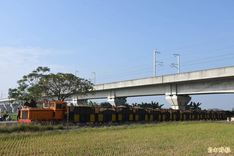 虎尾糖廠製糖期結束，鐵道迷要等到今年12月才能再見五分車。（記者林國賢攝）