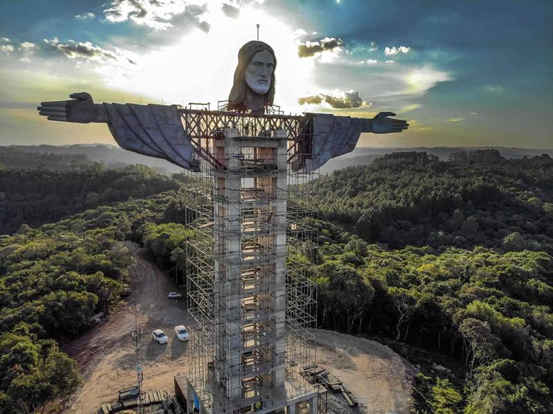 恩坎塔多的耶稣雕像自2019年7月开始建造，雕像的胸部内还装有玻璃窗户的景观平台，可以透过电梯直达。（法新社）(photo:LTN)