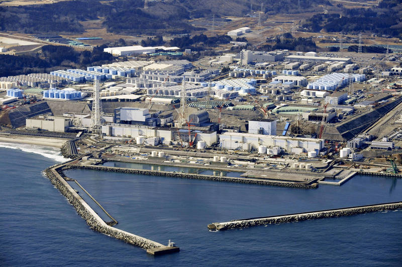 日本政府13日上午召开内阁会议，正式敲定福岛核一厂核废水稀释排放入海的方针。（美联社资料照）(photo:LTN)