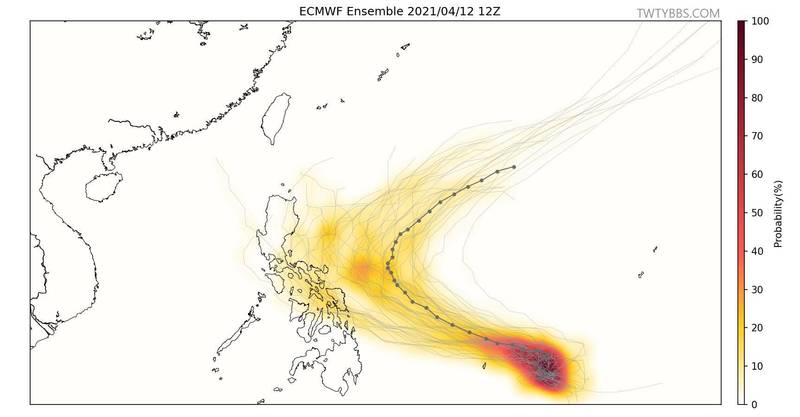 氣象粉專稍早分享最新路徑潛勢圖，顯示該颱風大迴轉遠離台灣的機率越來越高。（擷取自颱風論壇）