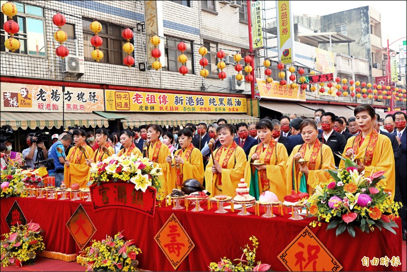 大甲媽祖祝壽大典遵循古制誦經祝壽。（記者蔡宗勳攝）