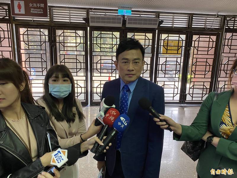名嘴彭文正今到台北地院出庭。(記者張文川攝) 名嘴彭文正今到台北地院出庭。(記者張文川攝)