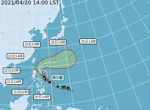 舒力基颱風正逐漸朝台灣東南方海域靠近，中央氣象局表示，颱風有機會在今晚減弱為中度颱風。（記者蕭玗欣翻攝）